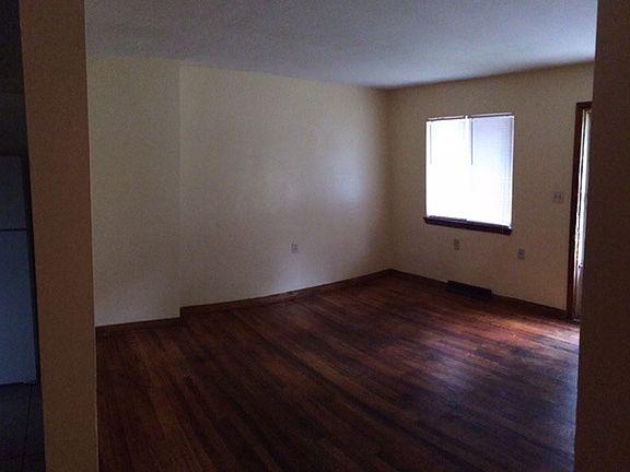 2nd image of 128 N Seiberling St