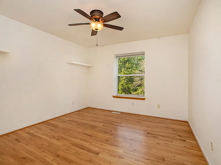 339 Hunters Trl — Photo 10