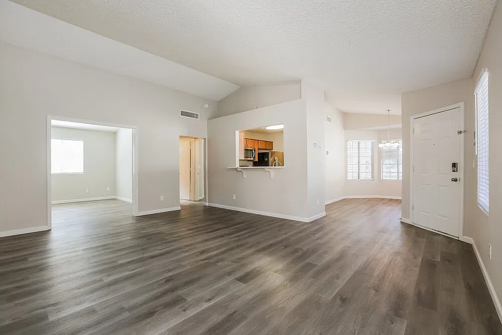 3 bed, 2.0 bath, 1338 sqft, $2,005 — Photo 4