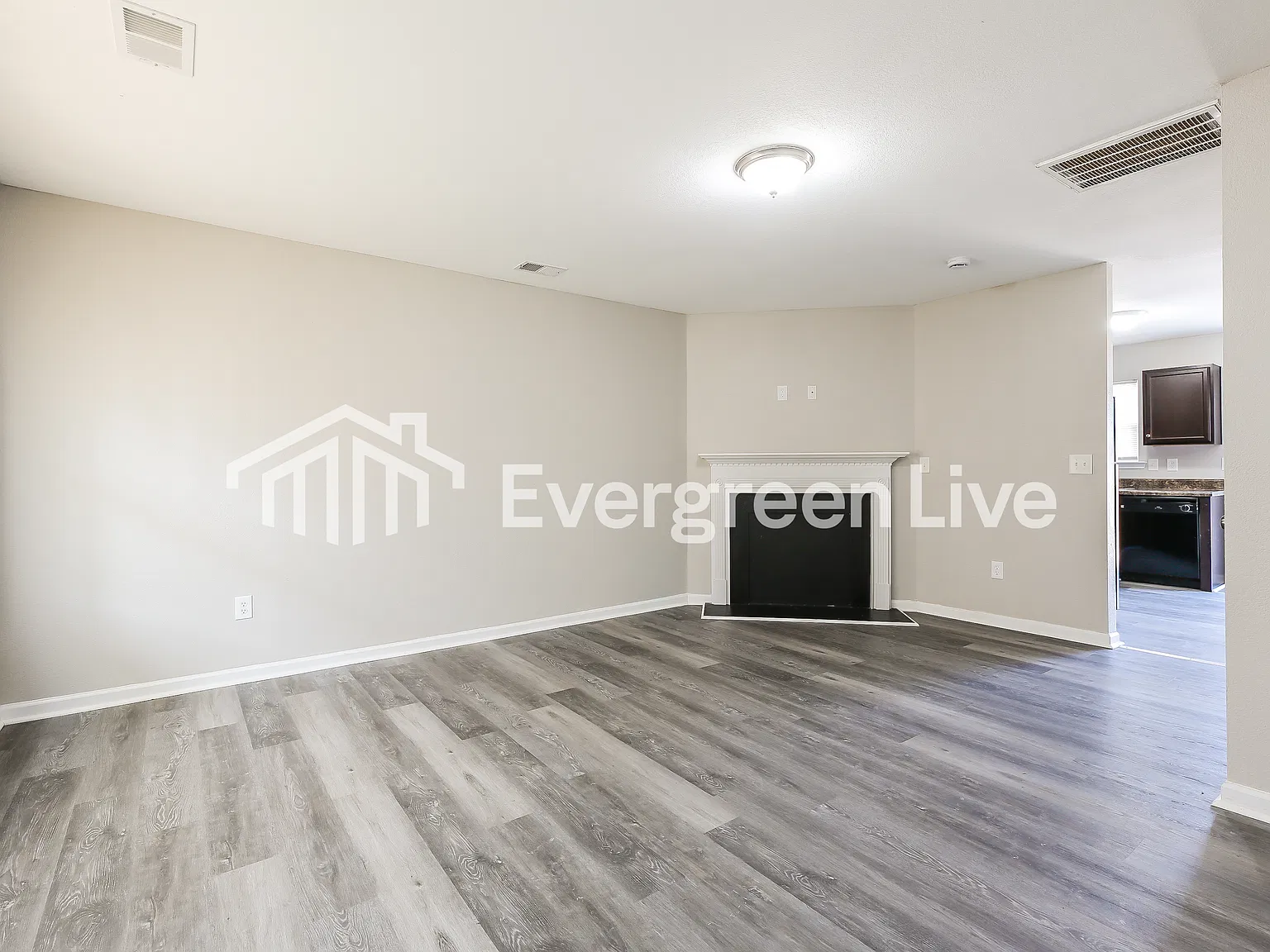 3 bed, 2.5 bath, 1392 sqft, $1,645 — Photo 3