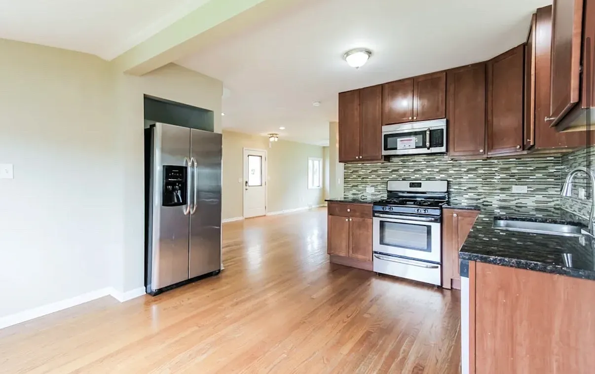 3 bed, 1230 sqft, $2,769 — Photo 3