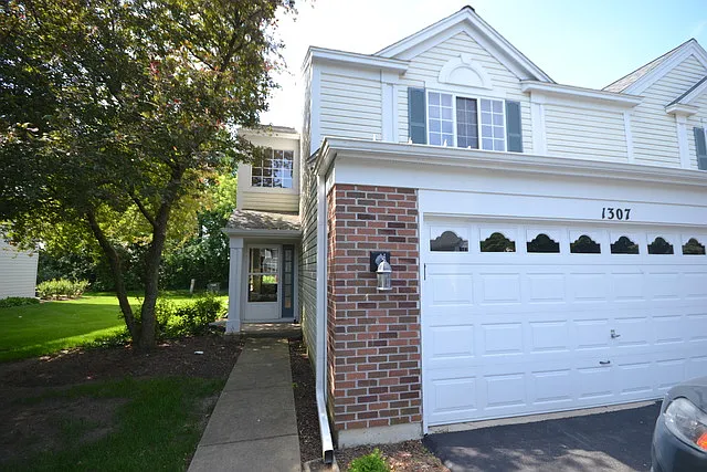 1307 Summersweet Ln photo 1