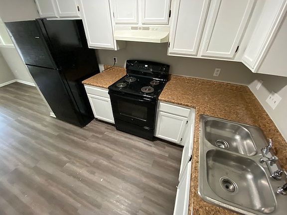 5th image of 3218 Woodstock Dr