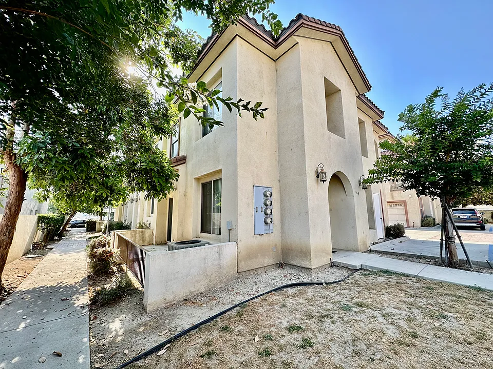 968 S Highland Ave