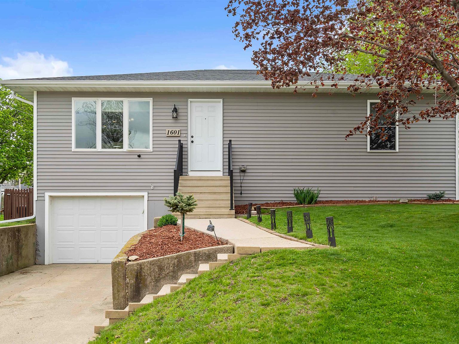 1601 1st Ave E, Dyersville, IA 52040 Zillow