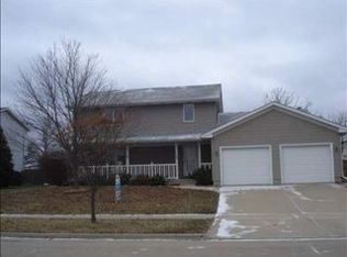 1220 Newcastle Dr, Bloomington, IL