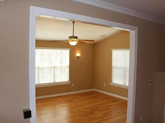 5th image of 645 Woodson Dr