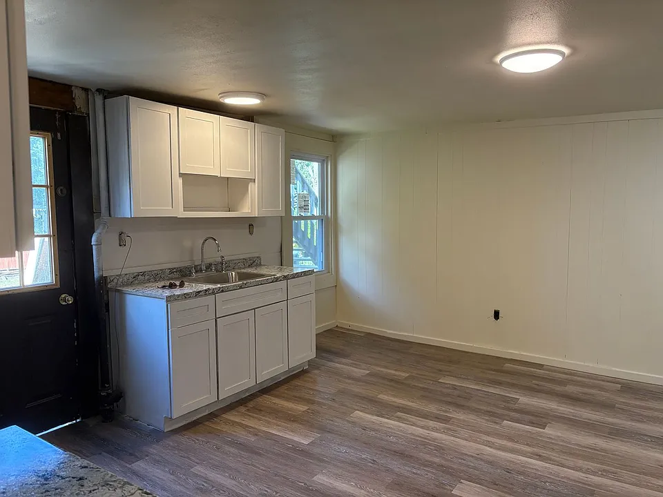 135 Silver Sands Rd