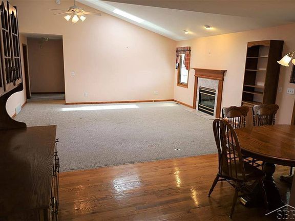 2nd image of 5843 Willowbrook Dr