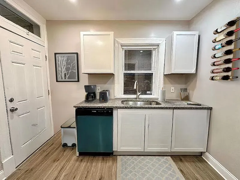 5 bed, 2.5 bath, 2032 sqft, $3,200 — Photo 4