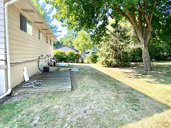 3rd image of 683 E Moorland Dr