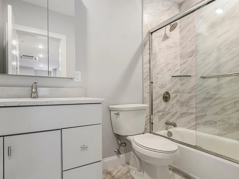 276-282 Hanover St #15 — Photo 9