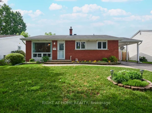 2159 Monson Cres, Ottawa, ON K1J 6A7