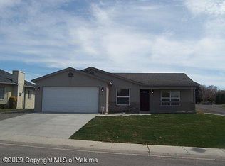 301 Concord St #13, Zillah, WA 98953