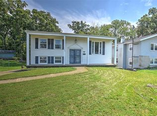 121 Ridgeway Dr, Decatur, IL 62521