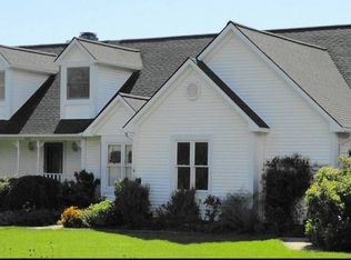 320 Oak Arbor Dr, Rochester, MI 48306