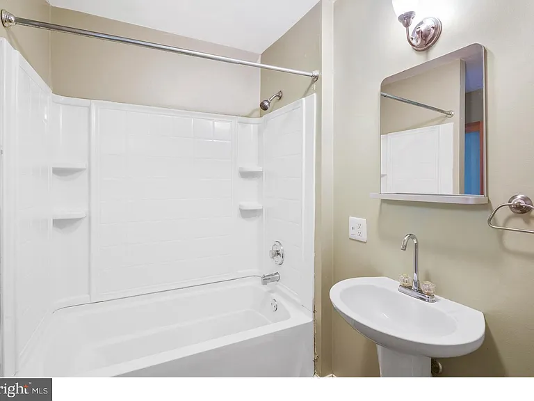 1010 New Market St — Photo 11