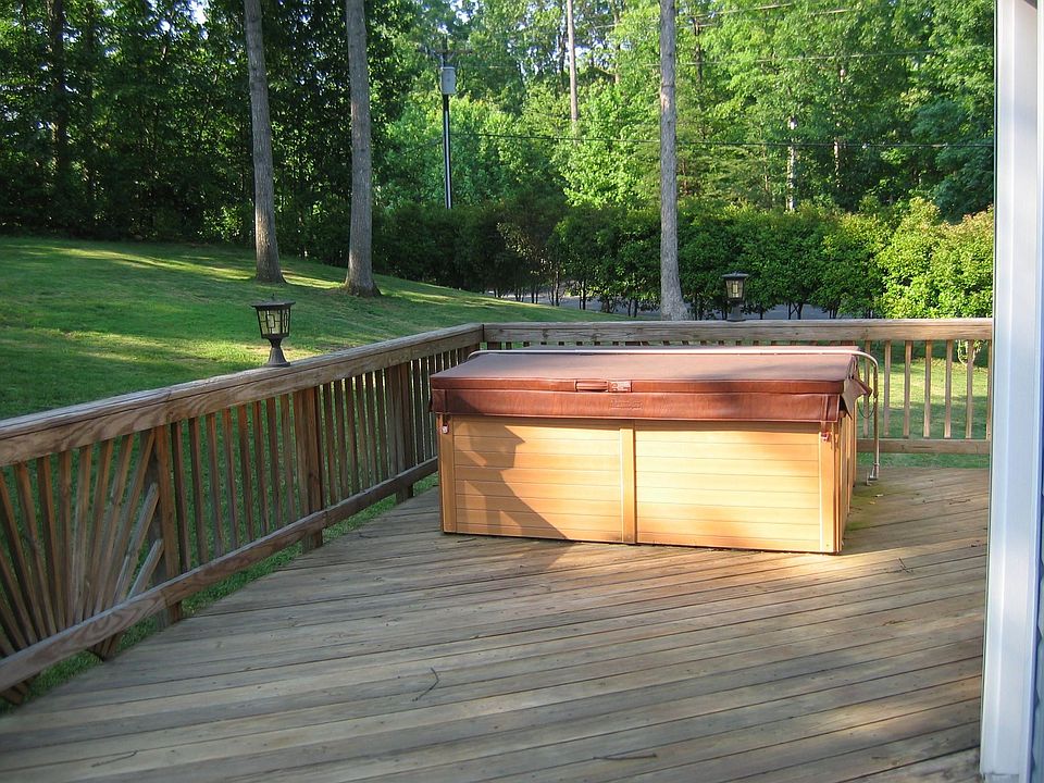 Deck & Hot Tub