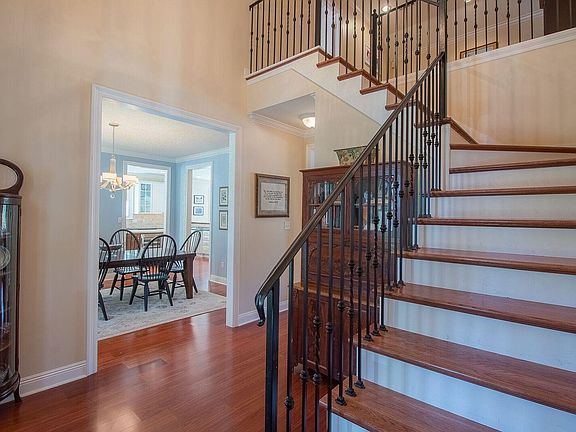 2nd image of 11 Old Oak Ln