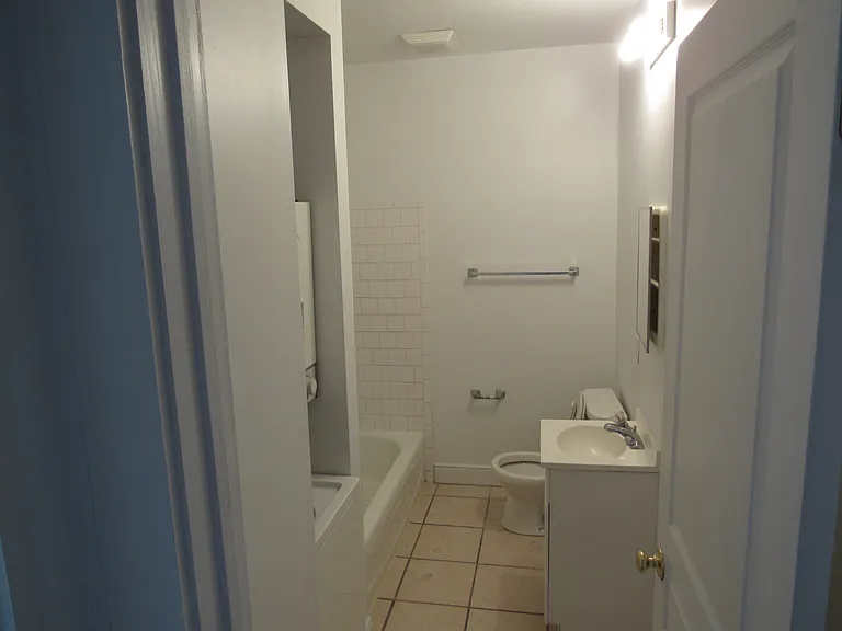 811 Bowe St — Photo 10