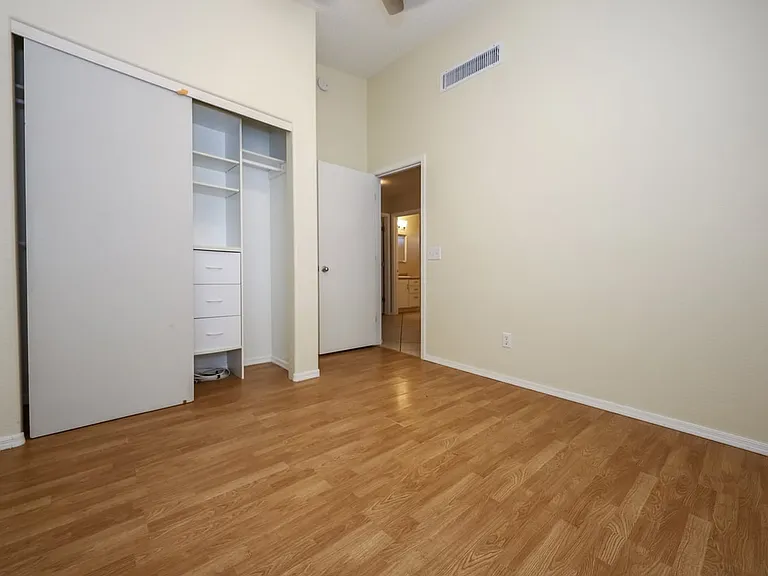 1656 W Wood Crest Ct — Photo 6