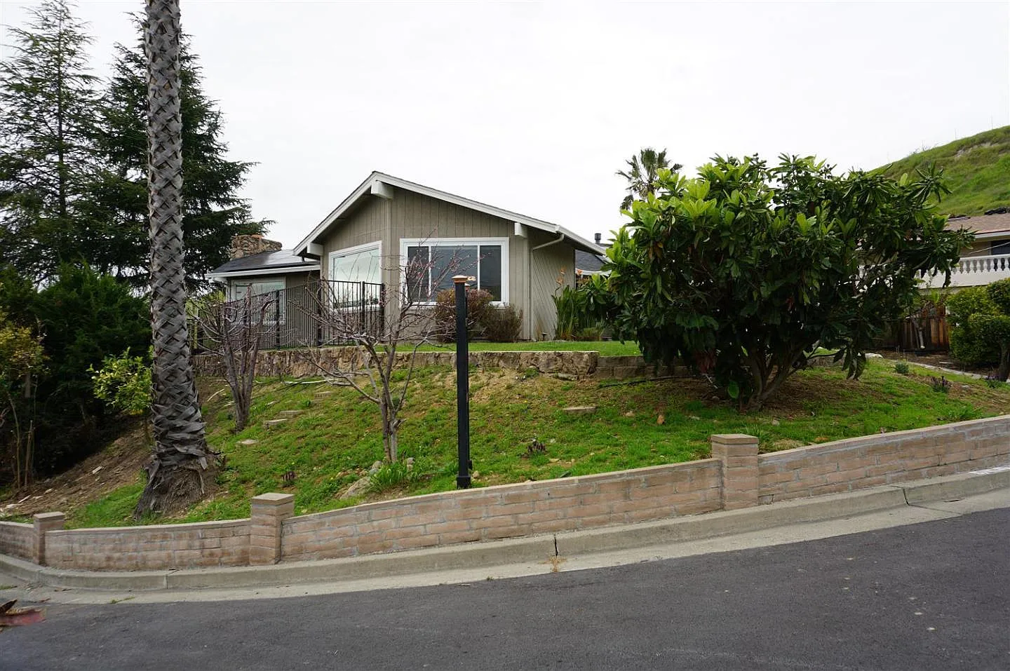 890 Tybalt Dr photo 1