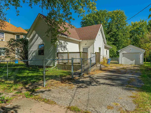 205 N 3rd St, Easton, IL 62633