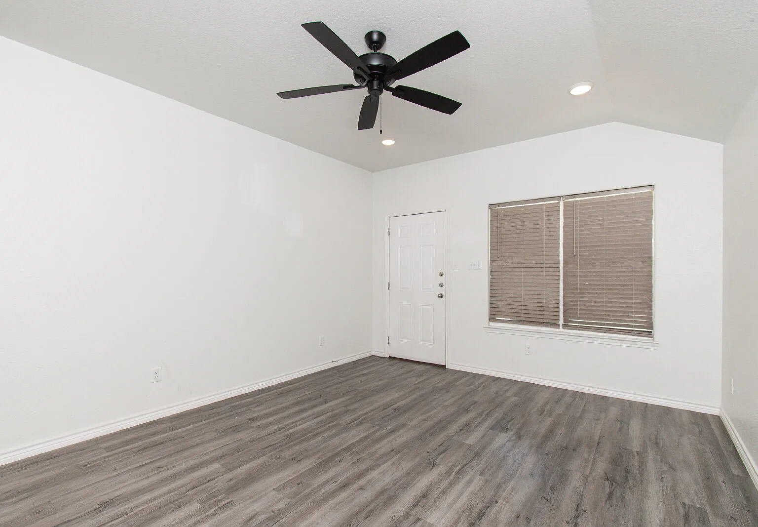 309 Lost Trl — Photo 3