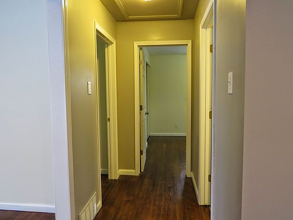 5th image of 141 Floralea Pl