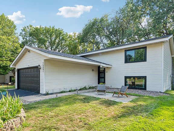 3rd image of 15081 Summerhill Dr