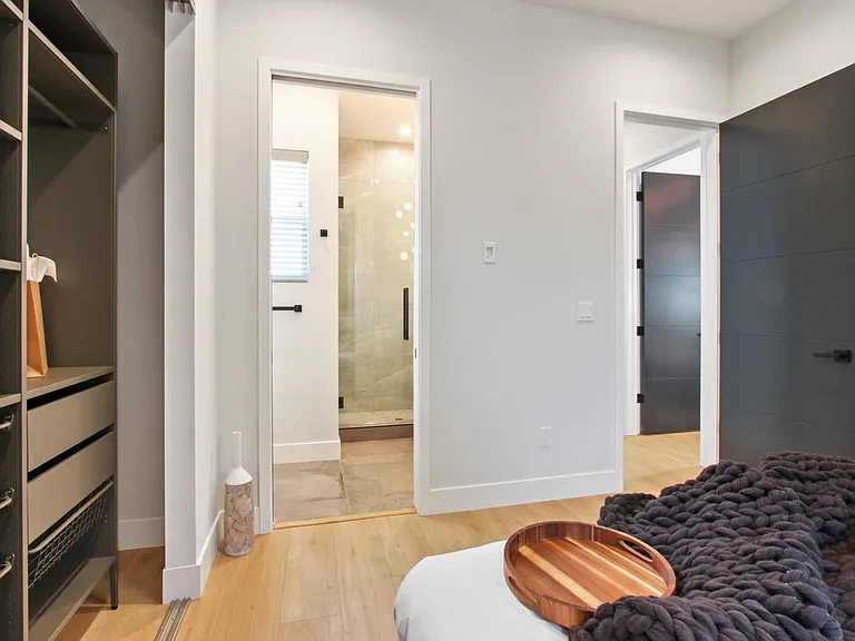 17460 Hatteras St — Photo 14