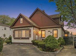 1033 N Fletcher Ave, Valley Stream, NY 11580