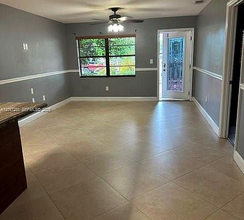 5th image of 1065 NW 15th St