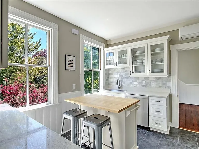 240 Brown St #2 — Photo 20