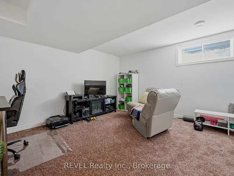 39 Pierpoint Dr — Photo 20
