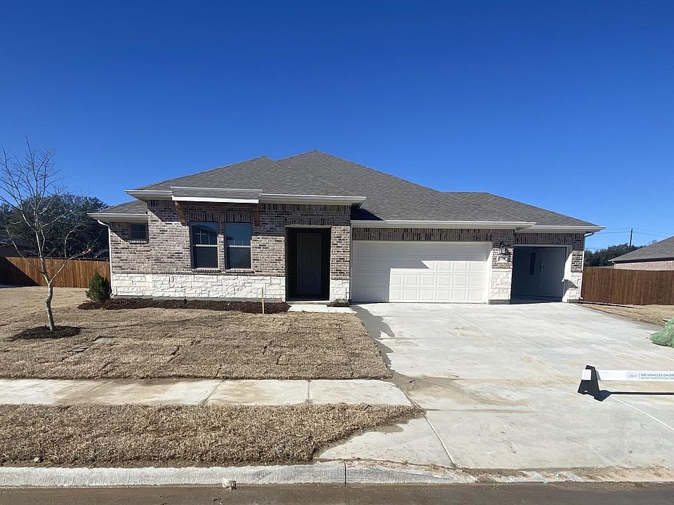 Quick Move In Home by Ashton Woods