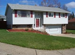 7352 Meadow Ln, Parma, OH