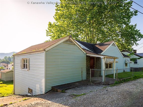 3rd image of 204 Winfield Rd