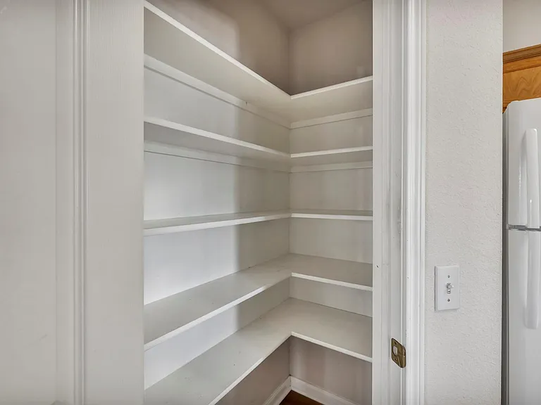 216 Meadowside Dr — Photo 29