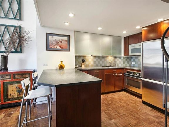 4th image of 111 4th Ave APT 2C