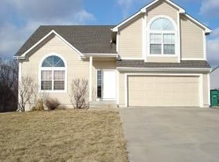 2229 SW Tracker Ln, Lees Summit, MO 64082