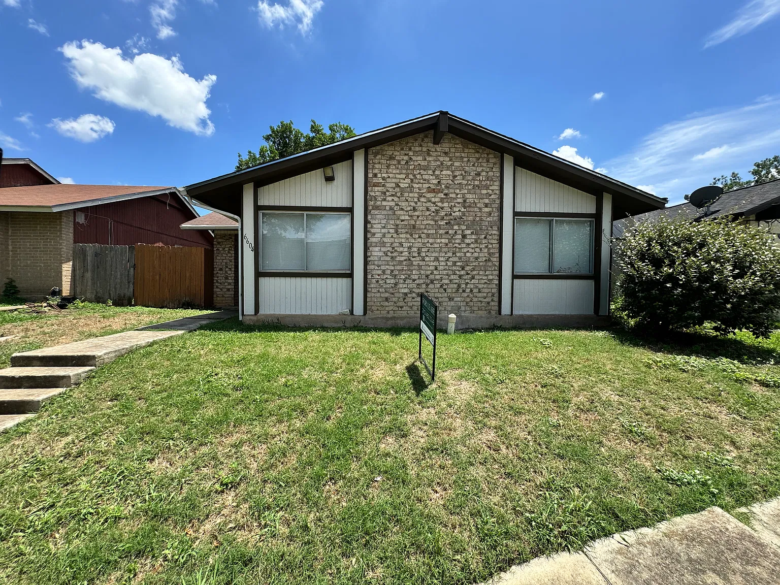 3 bed, 1117 sqft, $1,350 — Photo 1