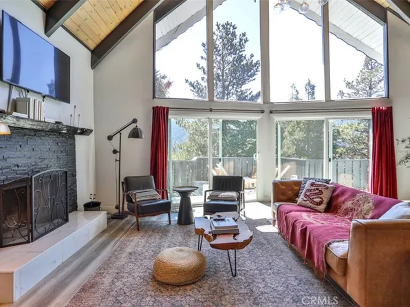 24833 Matterhorn Ct, Crestline, CA 92325