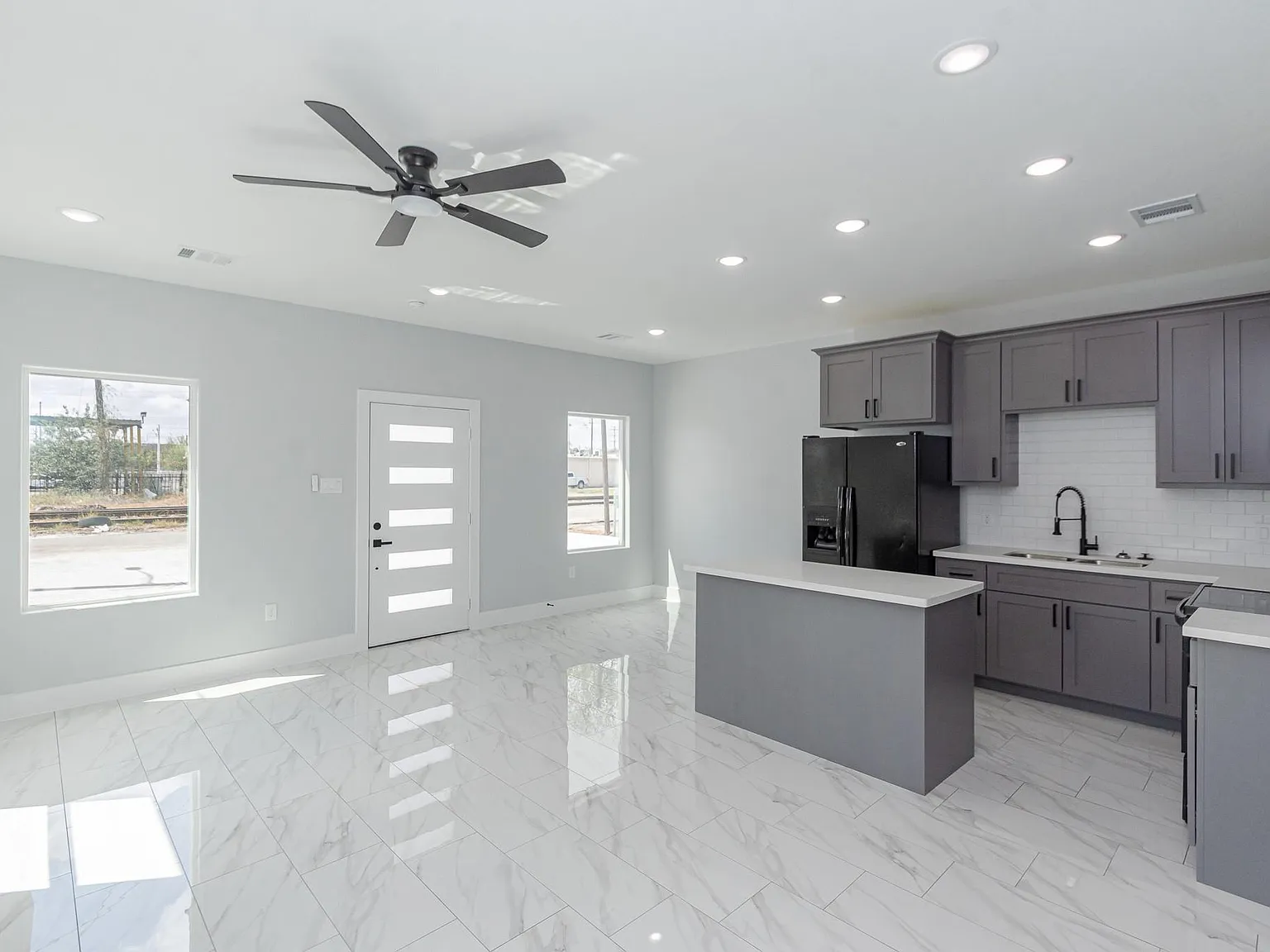 2 bed, 1.0 bath, $1,350 — Photo 4