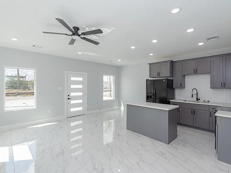 6513 Avenue B #B — Photo 4