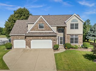 2913 Fox Creek Rd, Bloomington, IL 61705