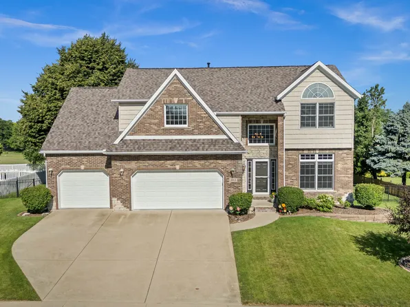 2913 Fox Creek Rd, Bloomington, IL 61705