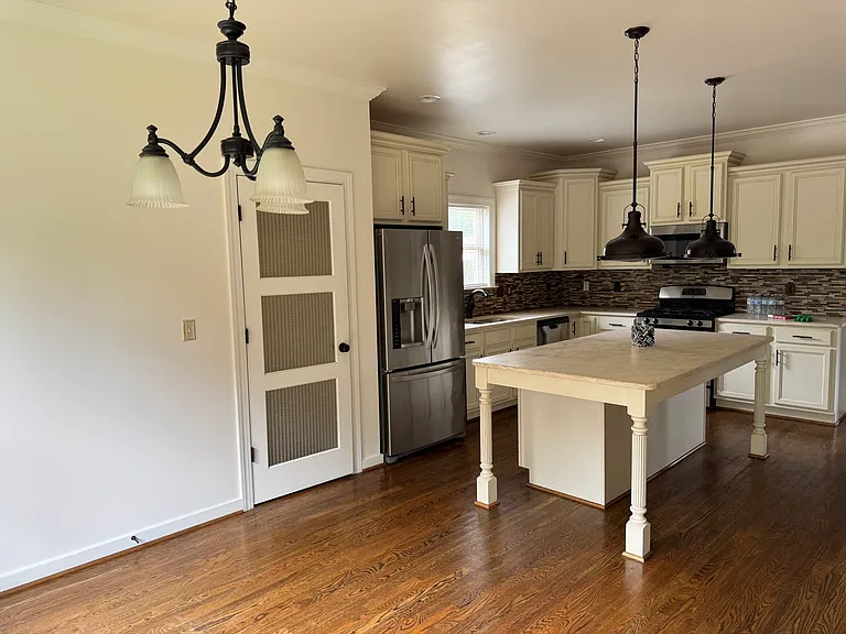 6121 Clubhouse Dr — Photo 29