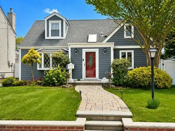 3315 2nd Street, Oceanside, NY 11572
