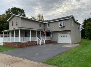 42 Clinton St, New York Mills, NY 13417